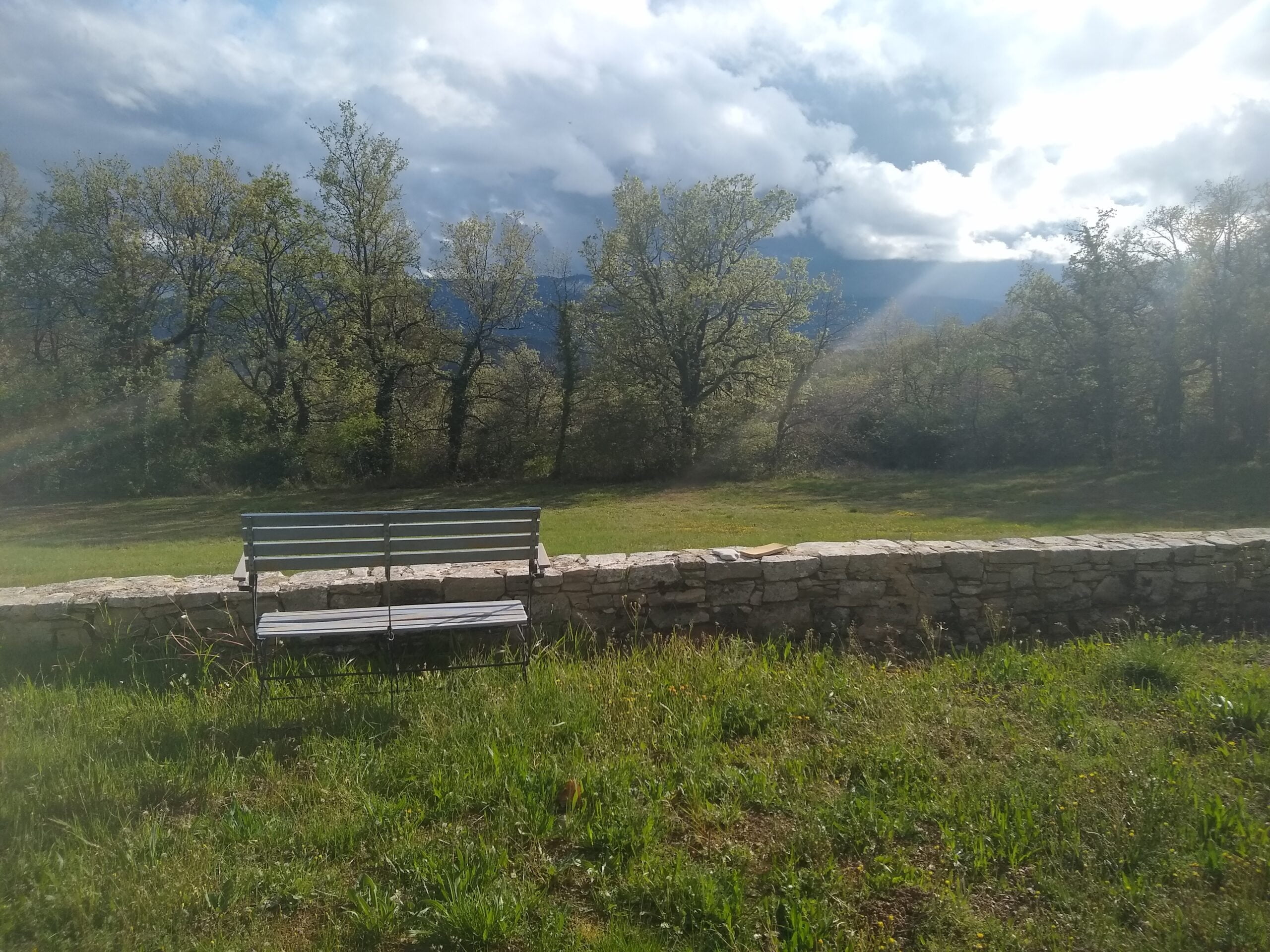 La vue de la maison vers le Lubéron